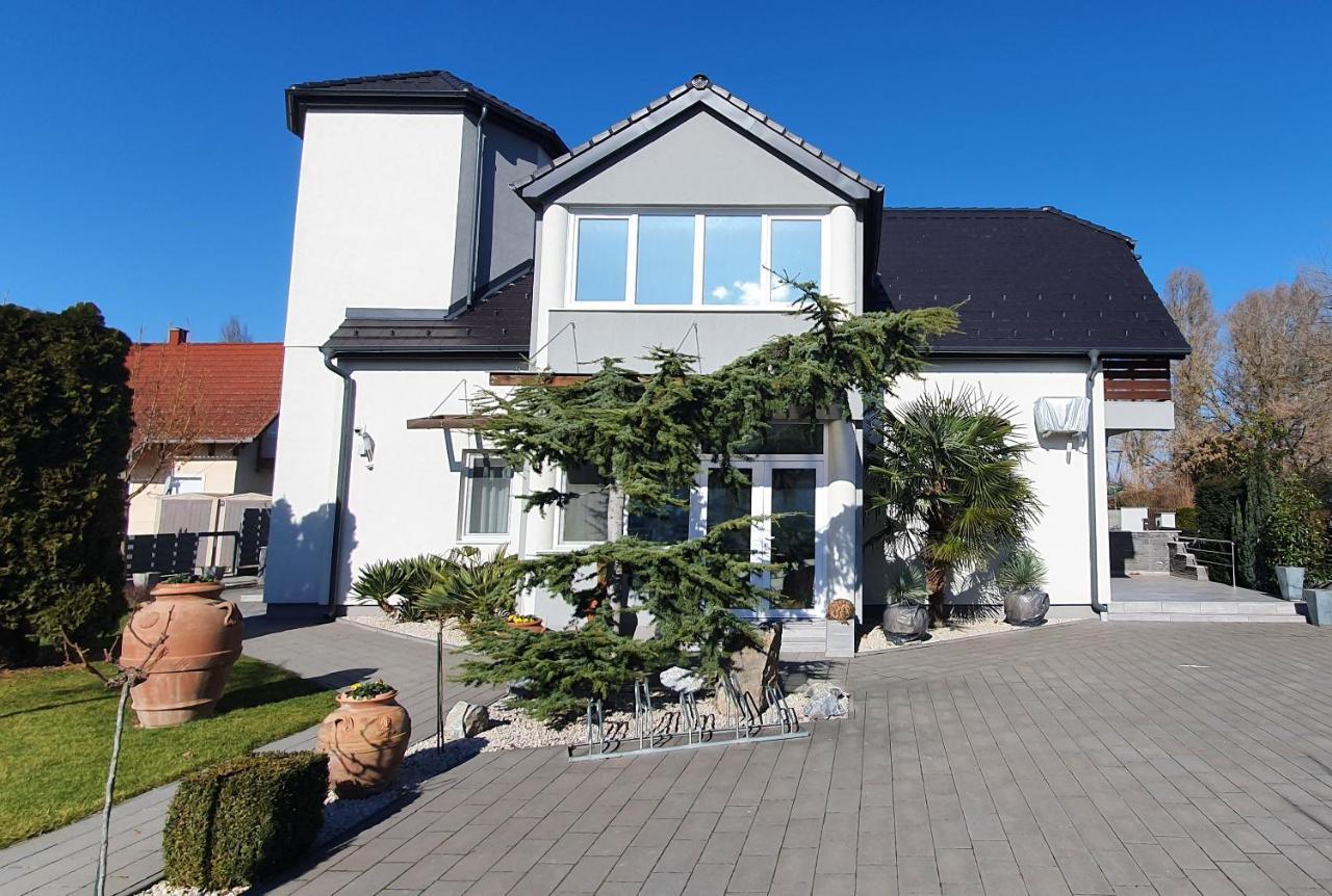 Ancsi Apartmanhaz Balatonlelle Eksteriør bilde