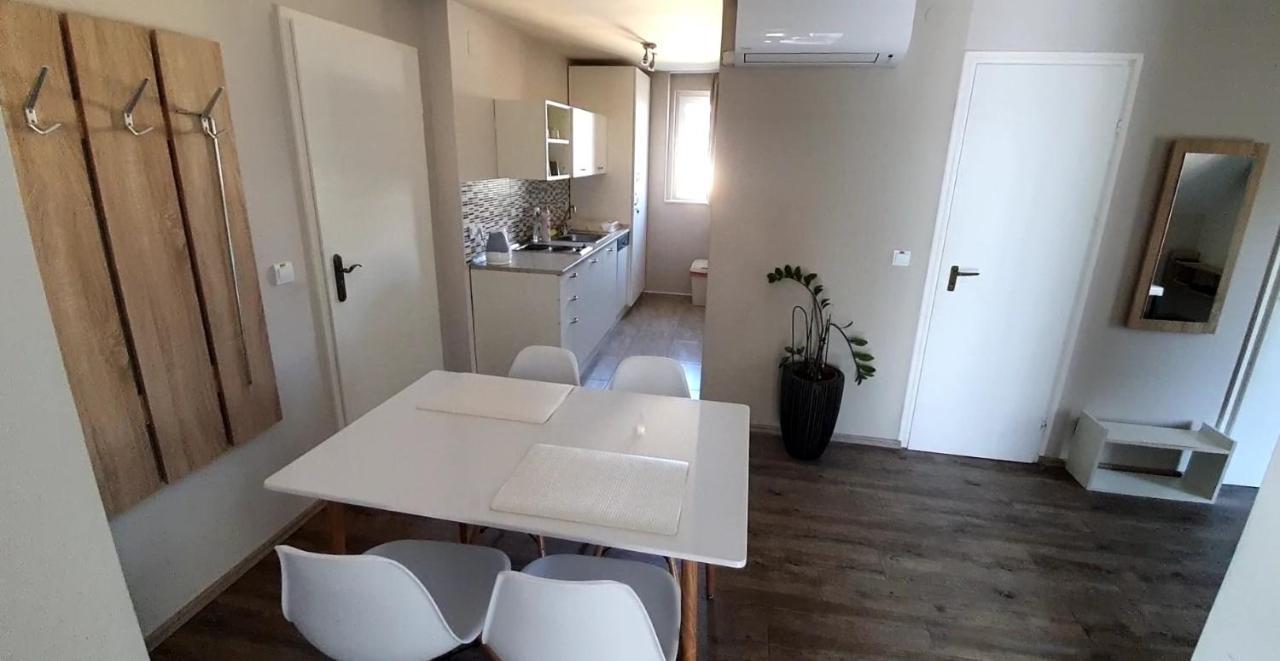 Ancsi Apartmanhaz Balatonlelle Eksteriør bilde