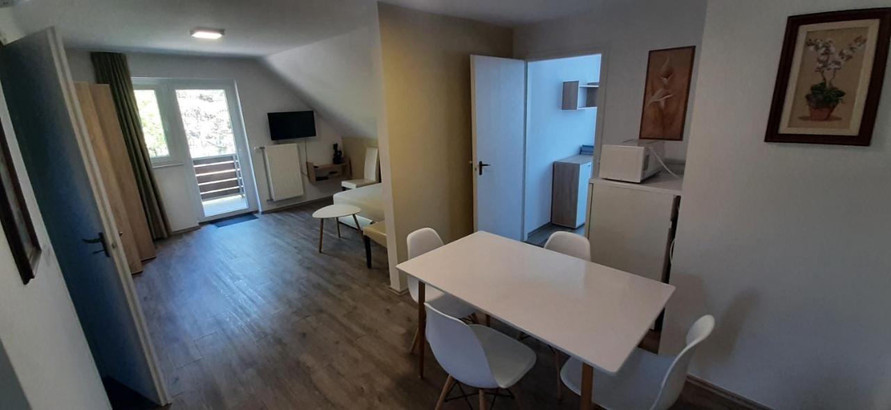 Ancsi Apartmanhaz Balatonlelle Eksteriør bilde