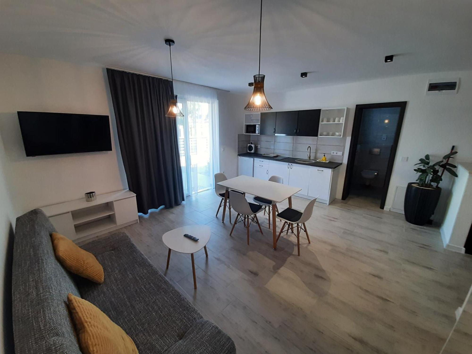 Ancsi Apartmanhaz Balatonlelle Eksteriør bilde