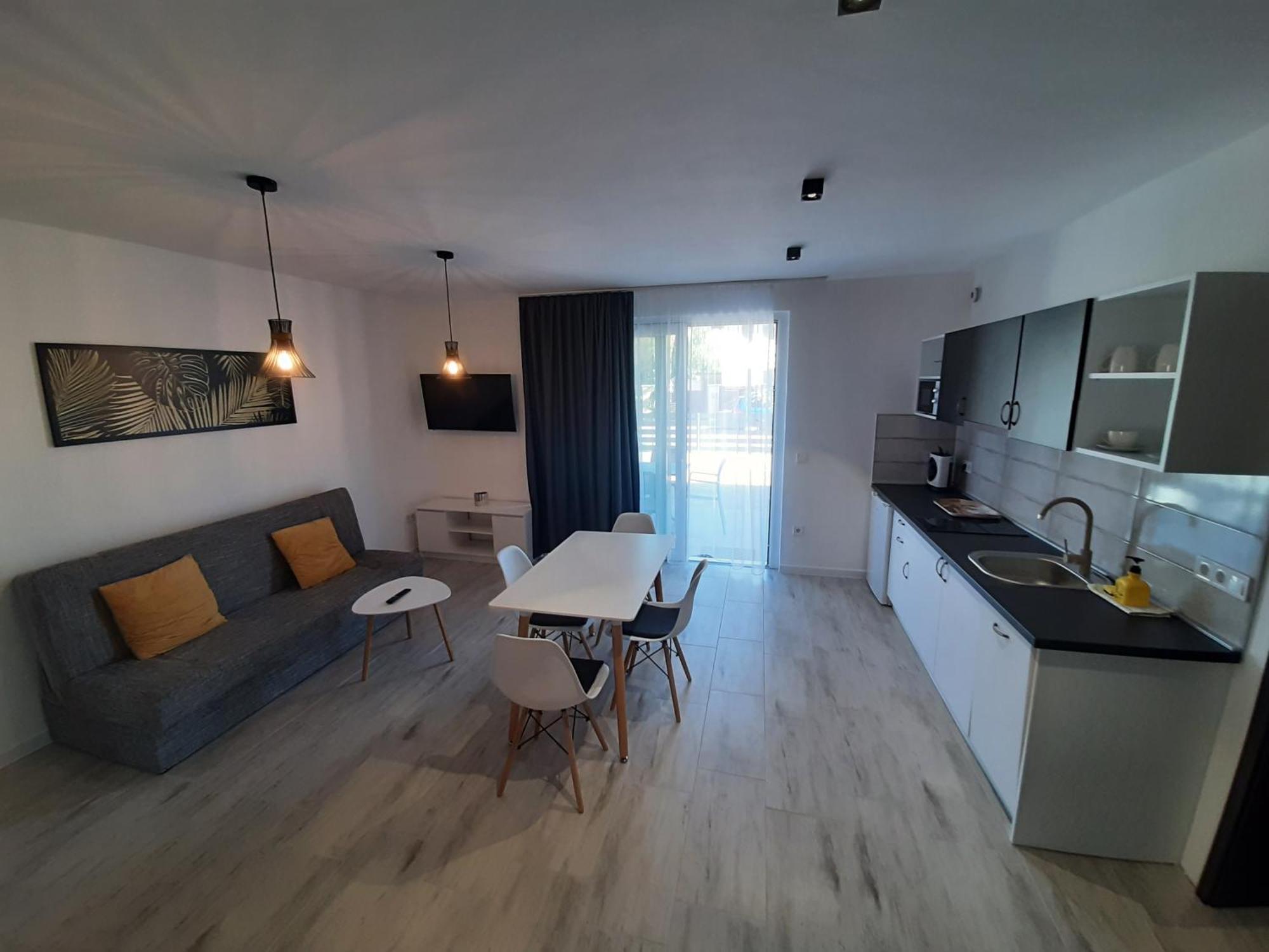 Ancsi Apartmanhaz Balatonlelle Eksteriør bilde